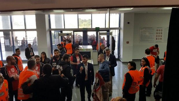 VIDEO: Η άφιξη του Ολυμπιακού στο Σινάν Ερντέμ