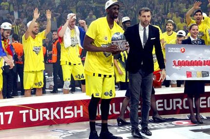 Ο “τα κανω όλα” Ούντο σήκωσε και δεύτερη κούπα!