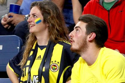 Σήκωσαν σημαία των κατεχόμενων οι οπαδοί της Φενέρ