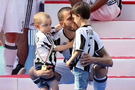 Η κυρία Μπονούτσι αποκάλυψε πώς ο γιος τους έγινε φανατικός… Τορίνο!