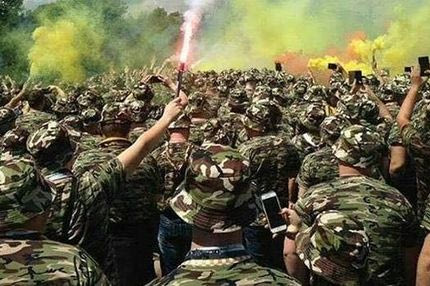 Οι οπαδοί της Δρέσδης ντύθηκαν στρατιώτες και πήγαν γήπεδο με παραλλαγή!