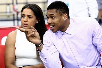 Αποθέωση για Αντετοκούνμπο και τη σύντροφό του!