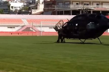 Προσγείωση του Ιβάν στο γήπεδο και υποδοχή από Μπεό