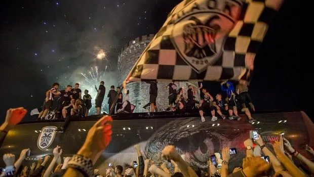 Αποθέωση για τους Κυπελλούχους στον Λευκό Πύργο!