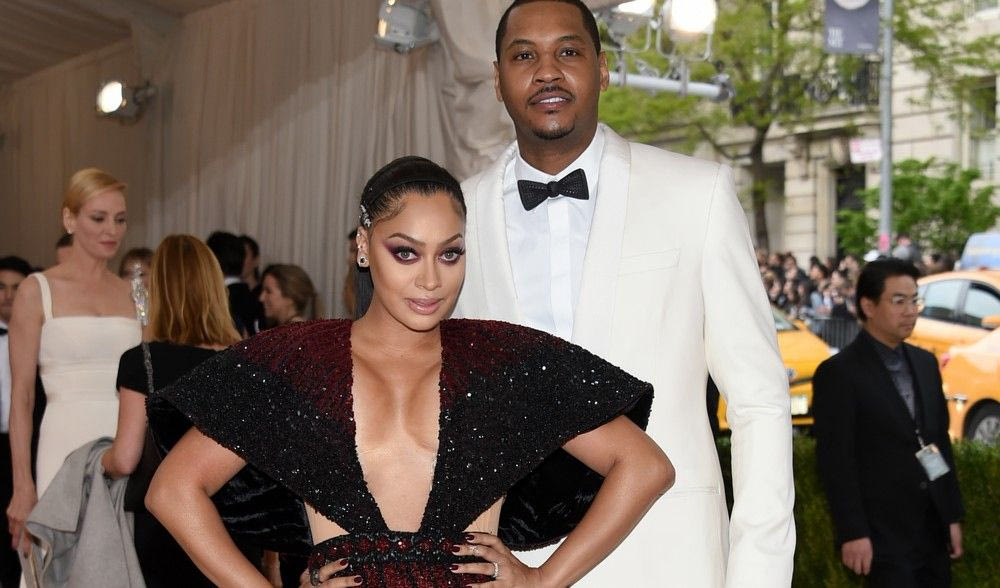 Μέχρι και τη βέρα: Τα πέταξε όλα η σύζυγος του Καρμέλο