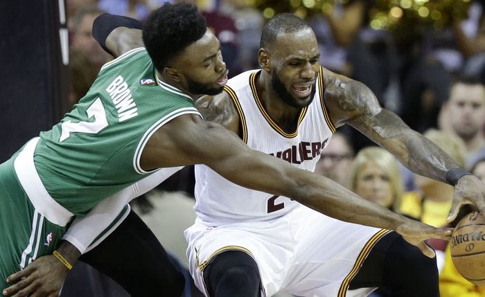 Οι Σέλτικς έβγαλαν εγωισμό και… γονάτισαν τον “Βασιλιά”