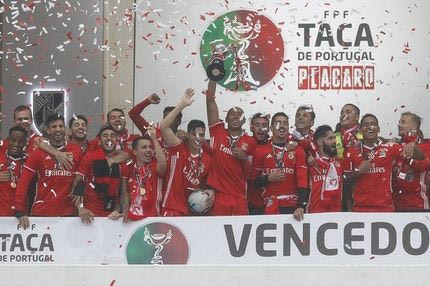 Κούπα και ελληνική σημαία για τους Μήτρογλου και Σάμαρη