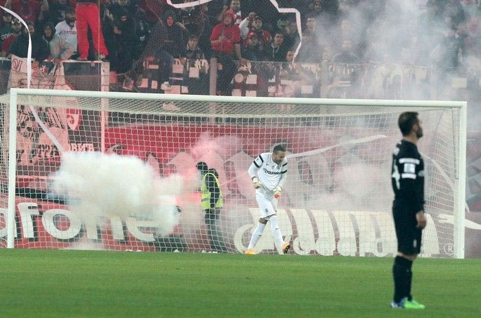 Τα επεισόδια πριν την έναρξη του ντέρμπι (PHOTOS+VIDEO)