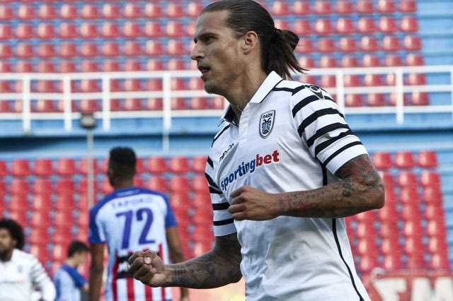 Τον περιμένουν στη γωνία…