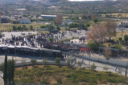 Μαζί και στην ίδια θύρα οπαδοί ΠΑΟΚ και ΑΕΚ!