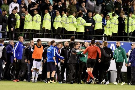 Κοντά στη σύλληψη του οπαδού που πέταξε την μπύρα