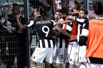 “Τρελάθηκε” με την κούπα και ο… Μουσλίμοβιτς!