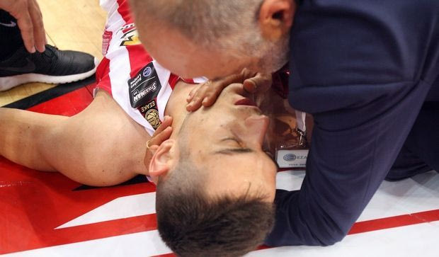 Ο Παπαπέτρου σωριάστηκε και τρόμαξε το ΣΕΦ!