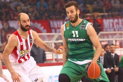 Ο Παππάς απάντησε στα ξενύχτια με επικό… αυτοτρολάρισμα!