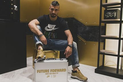 Τα Nike Air Max 97 Metallic Gold έπεσαν θύμα… ληστείας