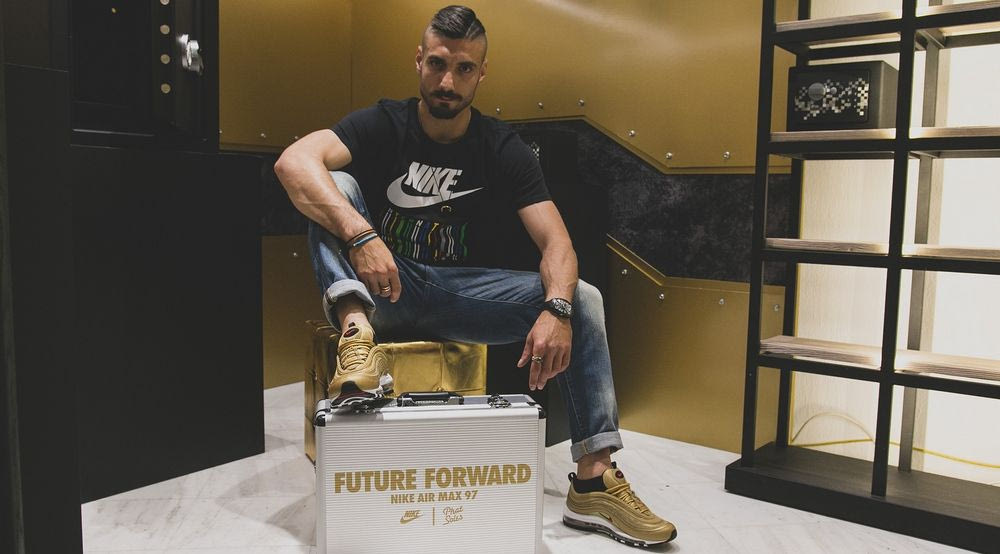 Τα Nike Air Max 97 Metallic Gold έπεσαν θύμα… ληστείας