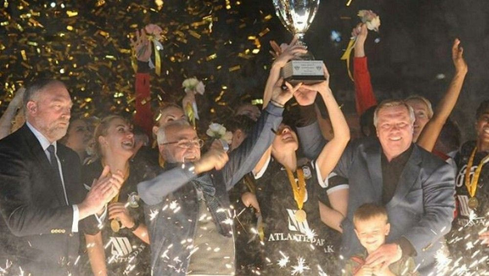 Βαρέθηκε να σηκώνει κούπες ο Ιβάν!