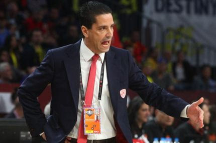 Σφαιρόπουλος: “Να αποθεώνουν τους παίκτες, όχι εμένα”!