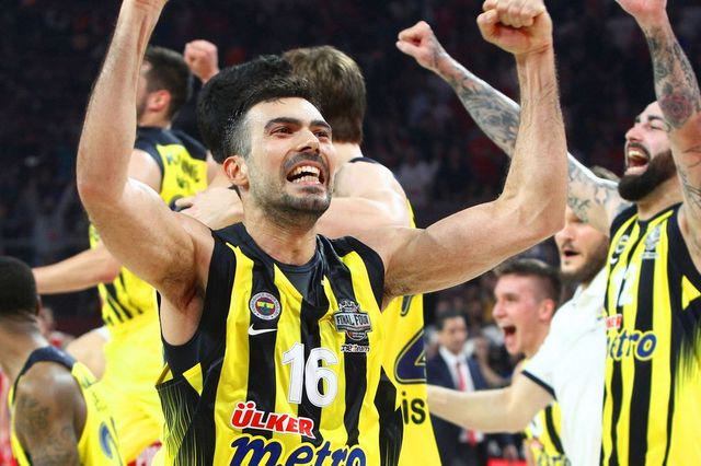 Ο Μπογκντάνοβιτς “αποφασίζει” για Σλούκα!