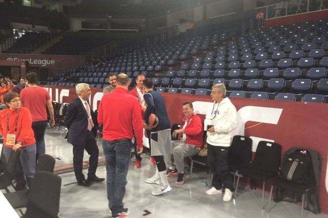 Δείτε ΠΩΣ υποδέχθηκαν Ομπράντοβιτς και Σλούκας τους Αγγελόπουλους