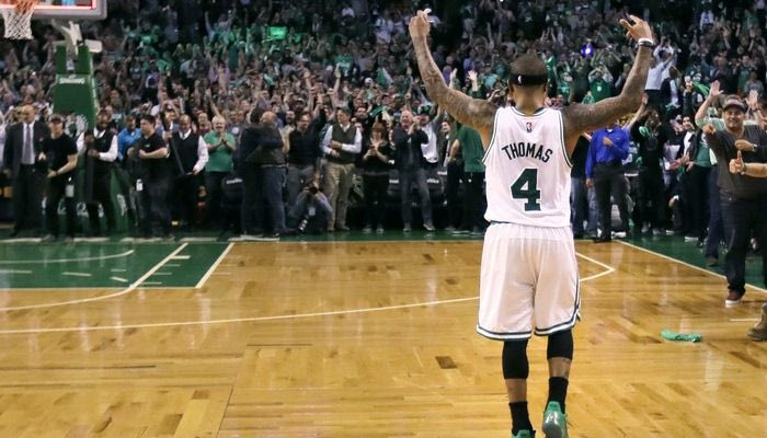 O “εξωγήινος” Αϊζάια Τόμας οδηγεί τους Σέλτικς