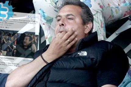 Θύελλα αντιδράσεων για τις χειρονομίες Καμμένου