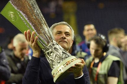 “Έγραψαν” οι ατάκες και ο πανηγυρισμός Μουρίνιο μετά την κούπα