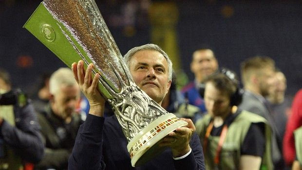 “Έγραψαν” οι ατάκες και ο πανηγυρισμός Μουρίνιο μετά την κούπα