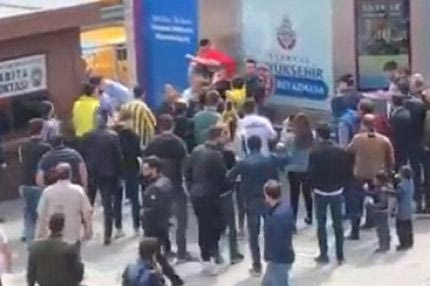 Φίλος του Ολυμπιακού έδωσε τη φανέλα για να γλιτώσει το ξύλο!