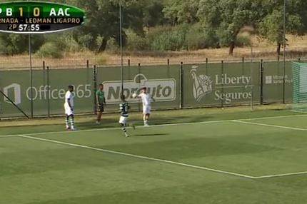 Έδωσε πέναλτι για χέρι… αναπληρωματικού!