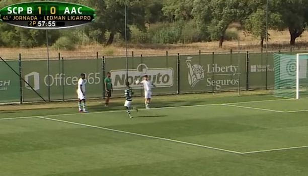 Έδωσε πέναλτι για χέρι… αναπληρωματικού!