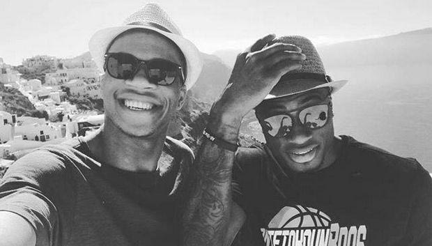 AntetokounBros και στην Σαντορίνη