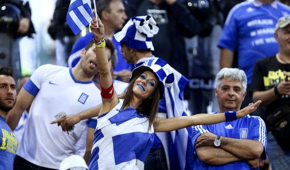 Η Ελληνίδα οπαδός που “μαγνήτισε” την κάμερα