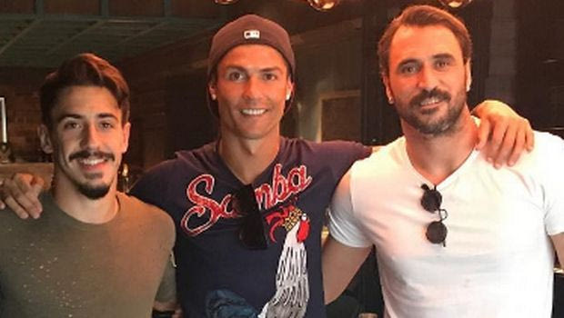 PHOTO: Έφαγαν παρέα με Ρονάλντο οι Σιμόες και Αλμέιδα!