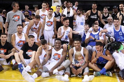 Οι Antetokounbros και η χρυσή Εθνική προκάλεσαν διαδήλωση στο Παλέ!