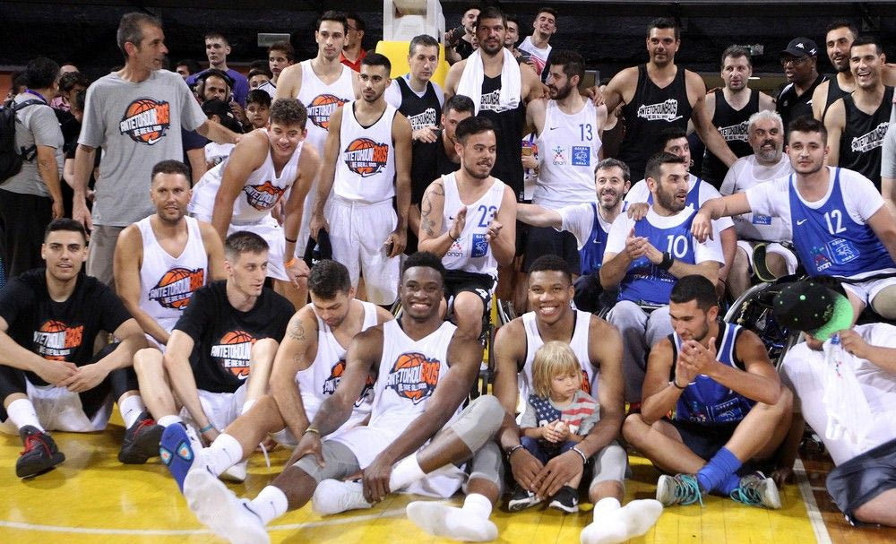 Οι Antetokounbros και η χρυσή Εθνική προκάλεσαν διαδήλωση στο Παλέ!