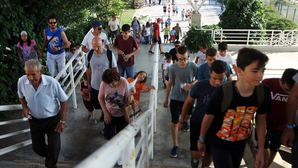 Παιδιά κατέκλυσαν το ΟΑΚΑ για τους Antetokounbros