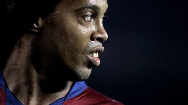 Ο Ροναλντίνιο αποκάλυψε γιατί έφυγε από τη Μπαρτσελόνα!