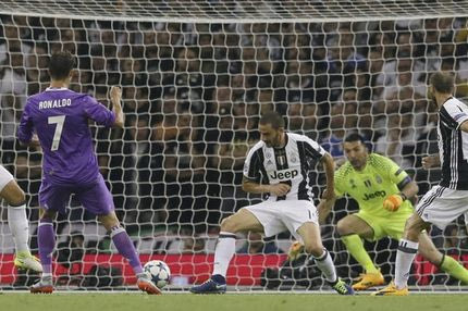 Ο Κριστιάνο… πληγώνει τον Μπουφόν!