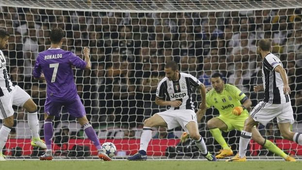 Ο Κριστιάνο… πληγώνει τον Μπουφόν!