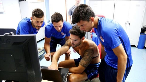 Στιγμές από την πρώτη του Ολυμπιακού