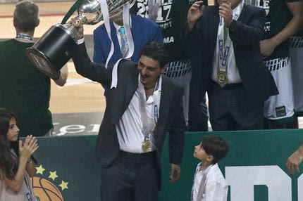 Έβαλαν τα κλάματα στη φιέστα Δημήτρης και Θανάσης