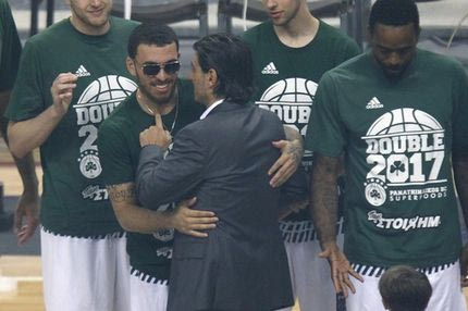 Ο Μάικ Τζέιμς εγκαταστάθηκε ήδη σε μυκονιάτικη βίλα