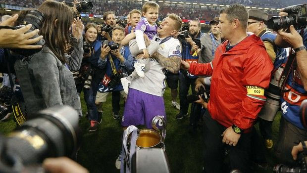 Έβγαλε σε δημοπρασία τη φανέλα του από τον τελικό του CL!