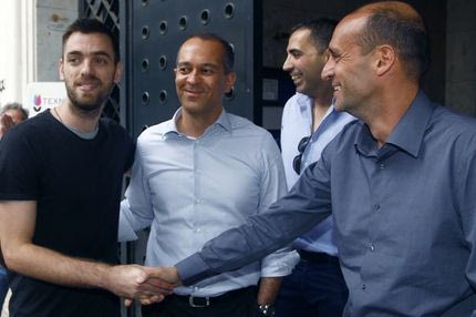 Για ακόμη 3 χρόνια ο Μάντζαρης στον Ολυμπιακό!