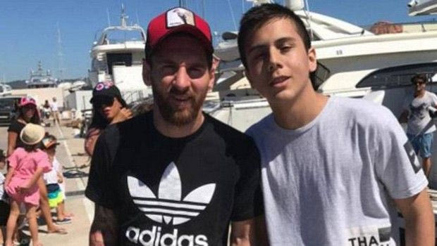 Τι τρέχει με το δεξί γόνατο του Μέσι;