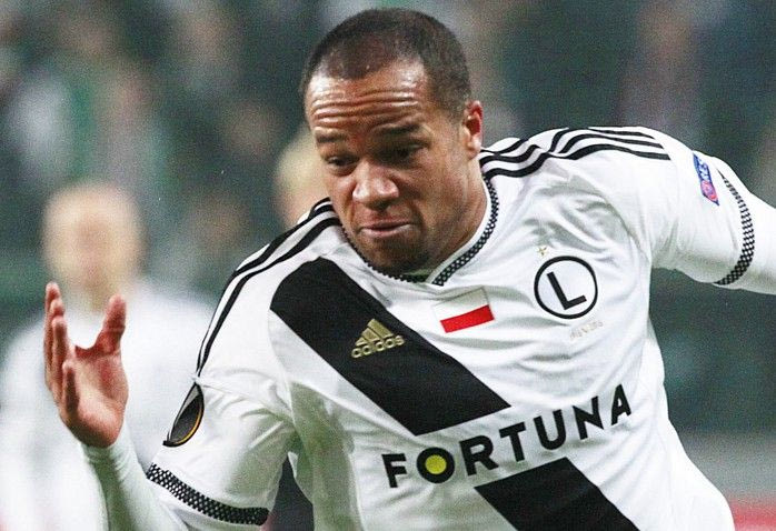 Στη Βαρσοβία ο Οφόε: “Καθαρίζει” κι έρχεται!