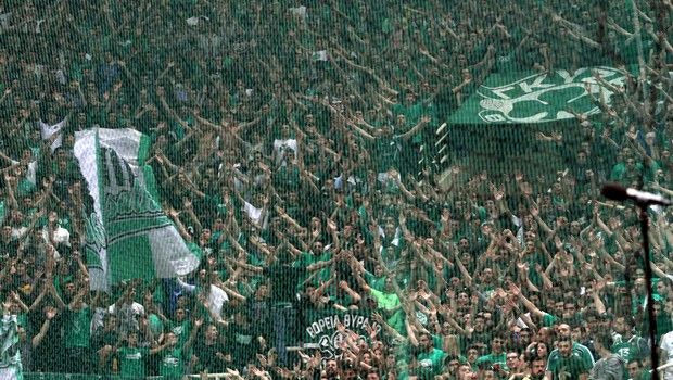 To πράσινο πανό-απάντηση για το 73-38