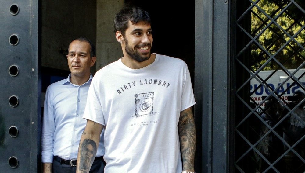 Το πλατύ χαμόγελο και το κλάμα του Πρίντεζη