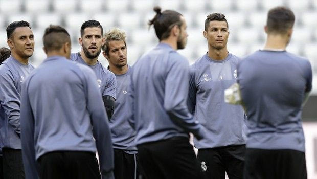 ΑΠΙΣΤΕΥΤΟ ρεκόρ: σηκώνει κούπα για κάθε 8 ματς που παίζει!